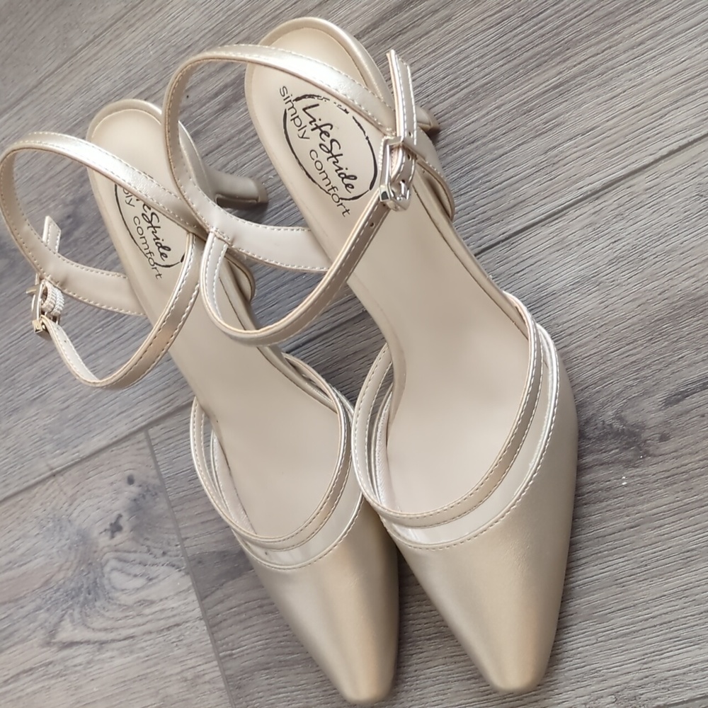 Life stride heels sandals